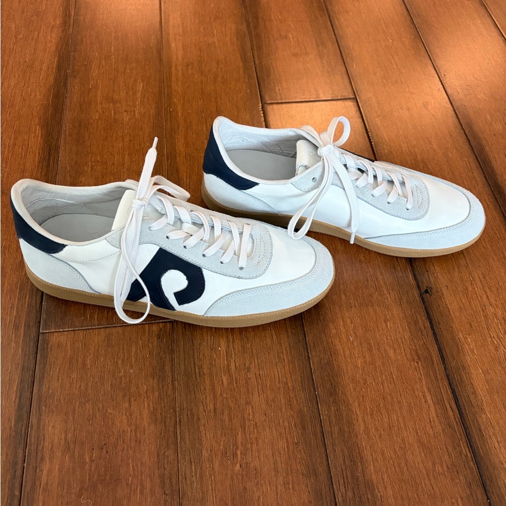 Men’s Beckett Simonon White and Navy Sneakers -Size 9